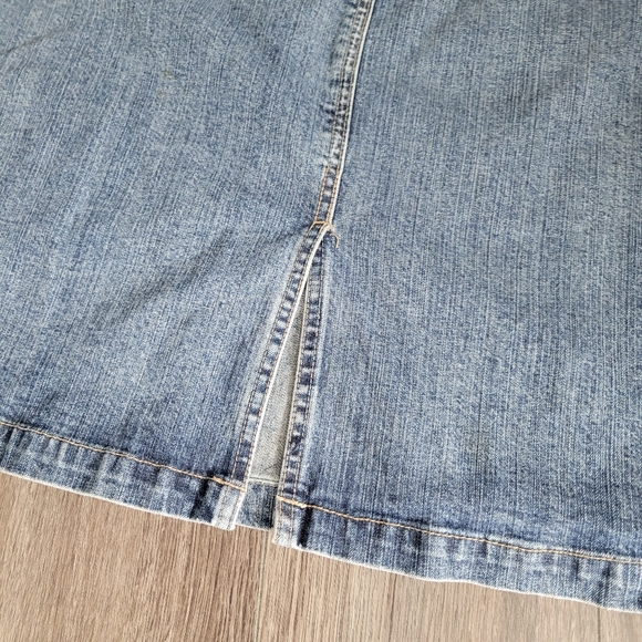 3/$30 🌟 Contrast Jeans Denim Skirt - Picture 5 of 7
